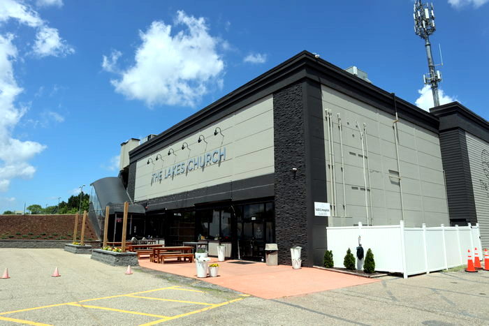 Union Lake Twin Cinemas - June 16 2022 Photo (newer photo)